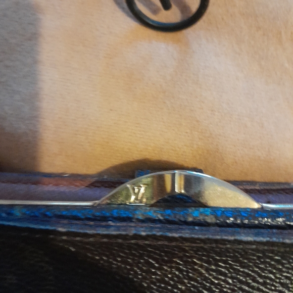 Louis Vuitton kisslock wallet/cardholder EUC - Picture 15 of 16